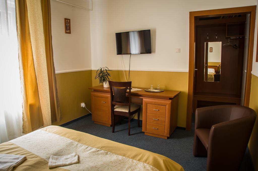 Ambrózia Szálláshely és Étterem Miskolc Esterno foto