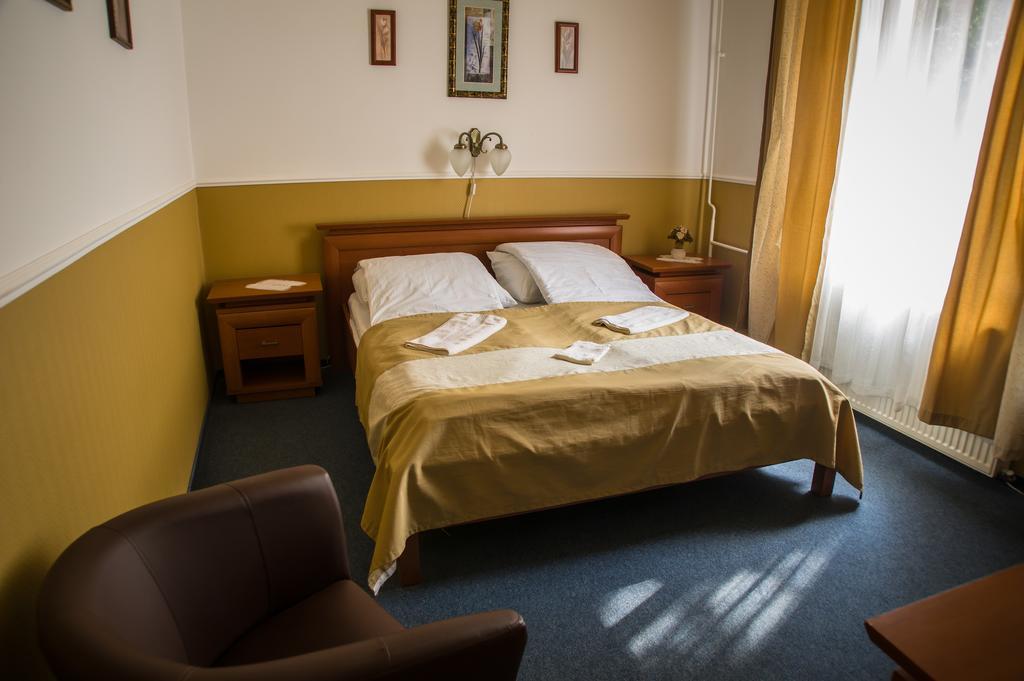 Ambrózia Szálláshely és Étterem Miskolc Esterno foto