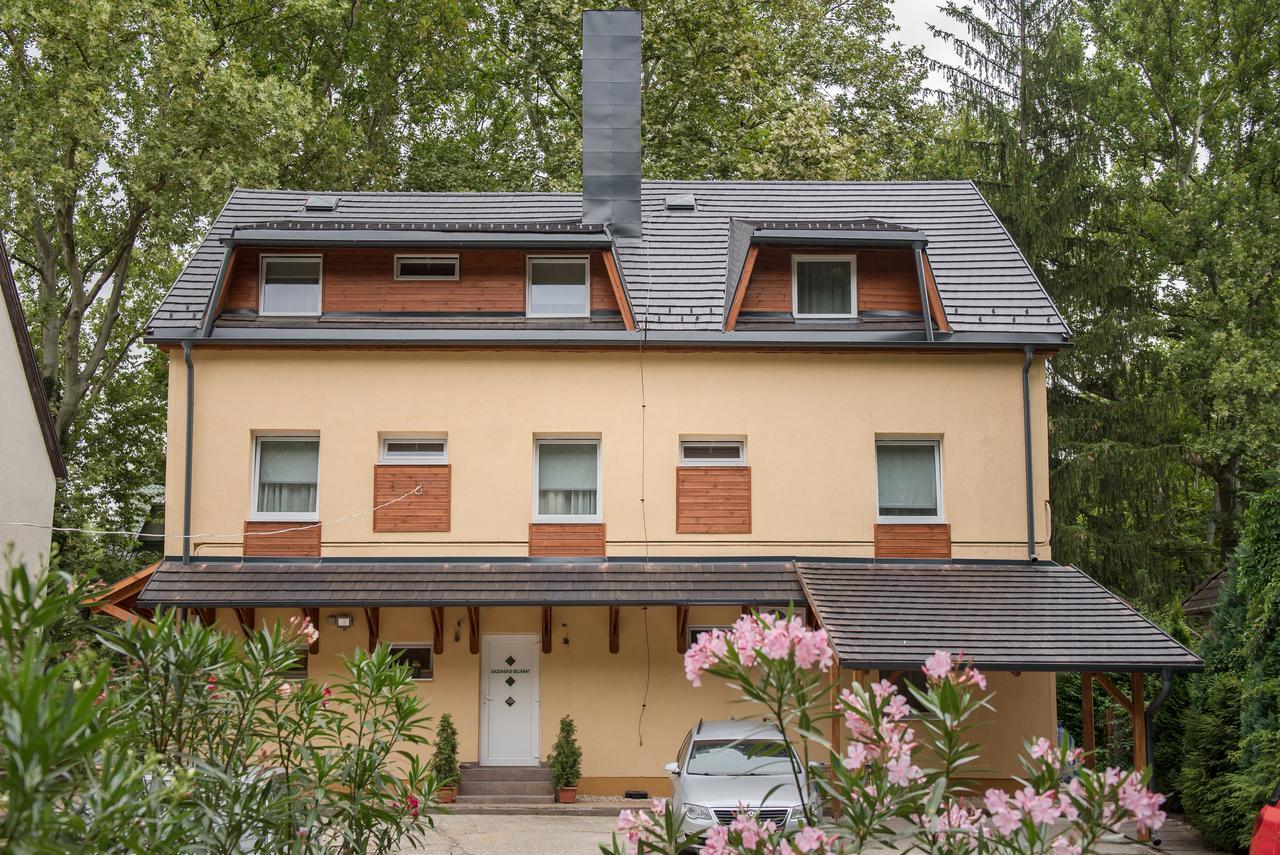 Ambrózia Szálláshely és Étterem Miskolc Esterno foto