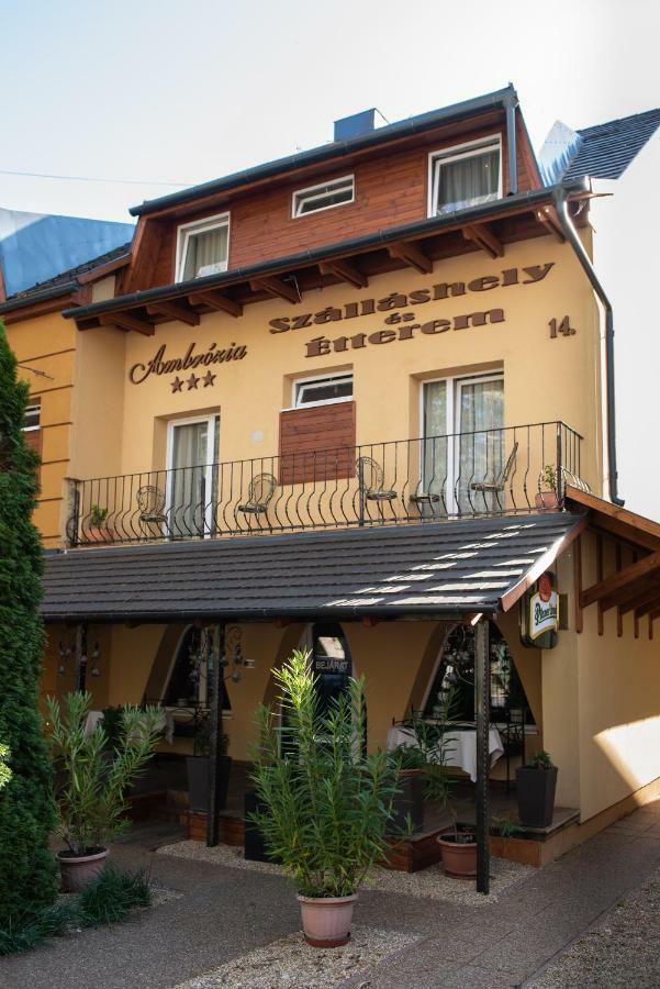 Ambrózia Szálláshely és Étterem Miskolc Esterno foto