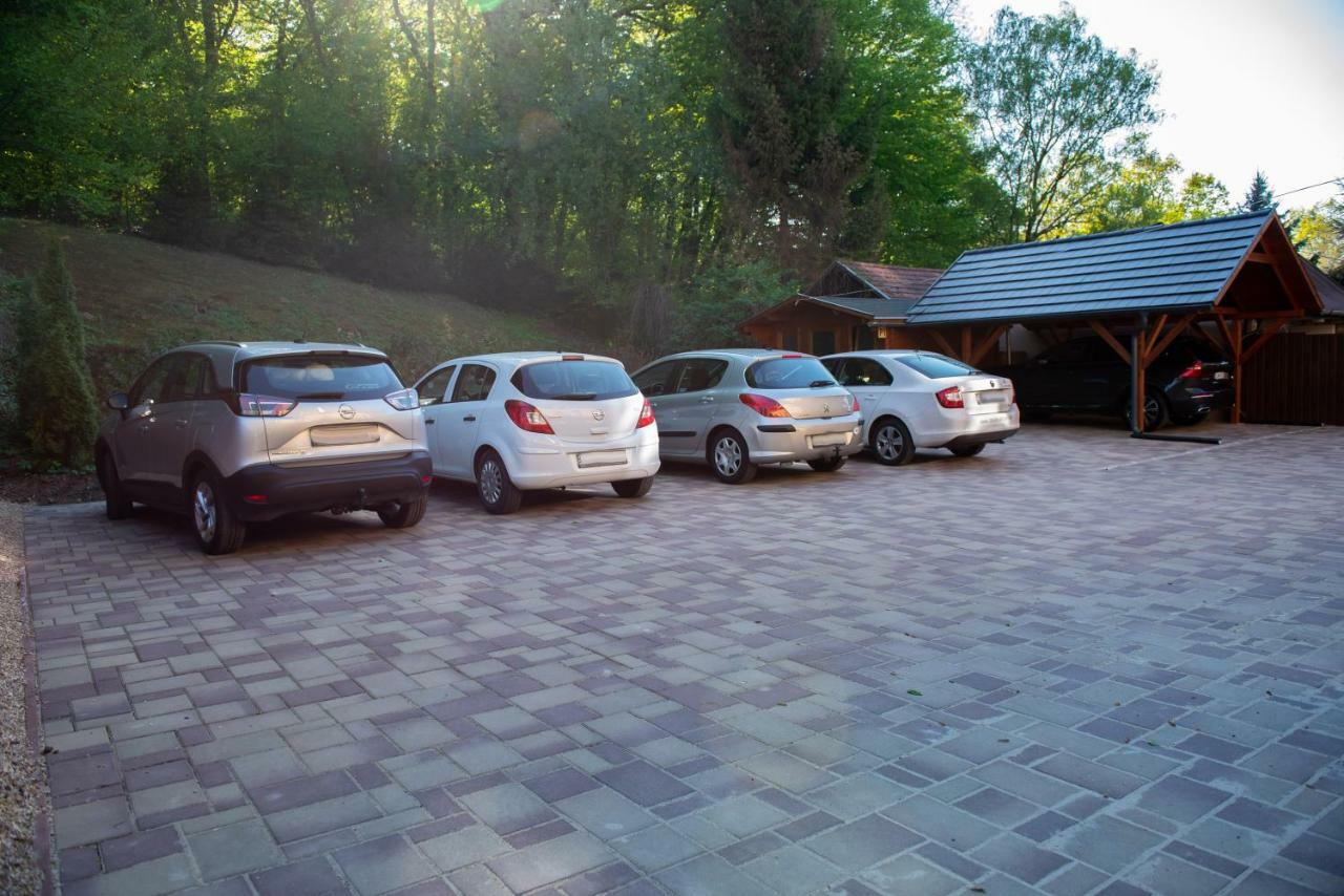 Ambrózia Szálláshely és Étterem Miskolc Esterno foto